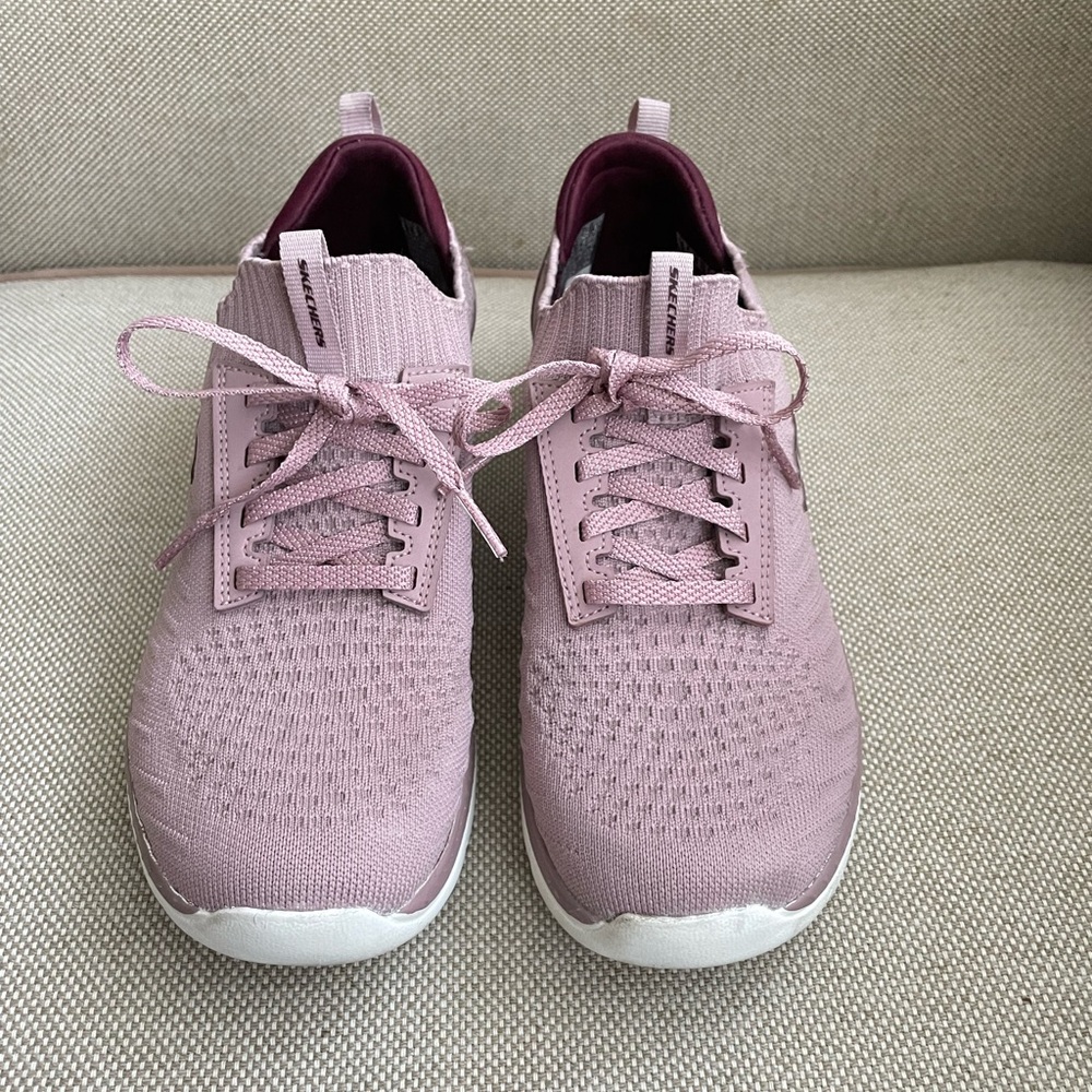 Sketchers women- memory foam